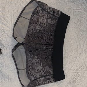 Lulu lemon size 6 workout shorts